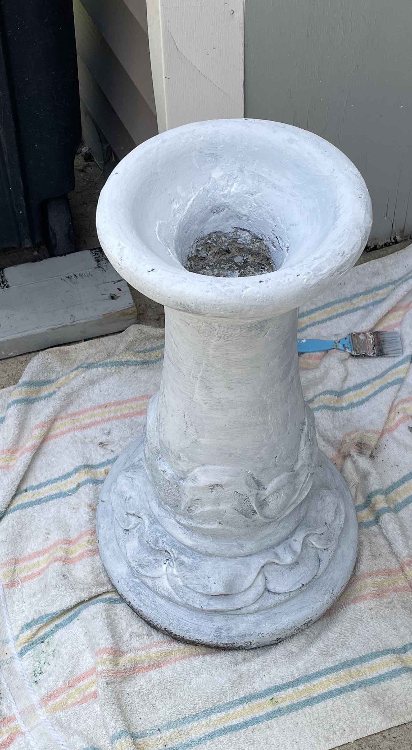 Pedestal primed
